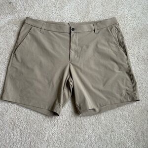 Lululemon Men’s Commission Classic Fit shorts 38
Khaki